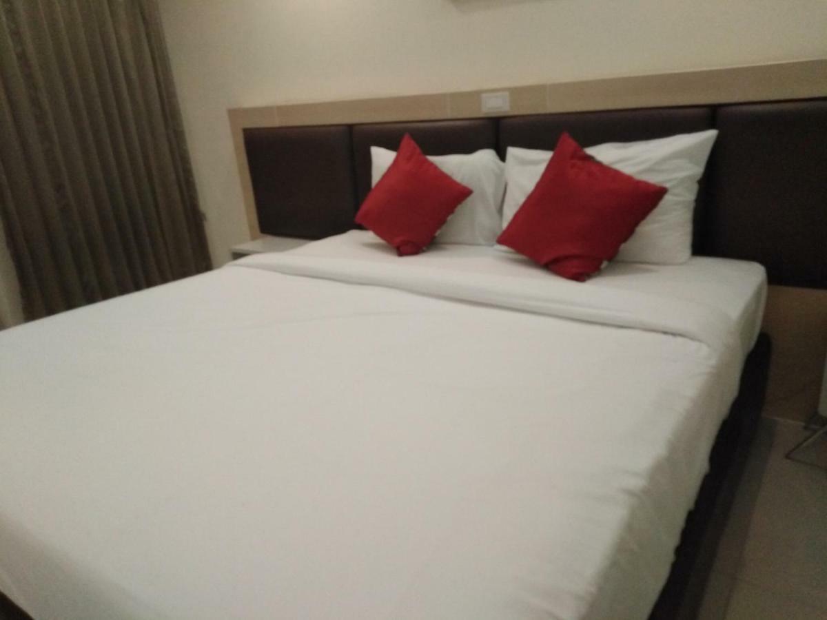 Taragrand Donmuang Airport Hotel Ban Rangsit Exteriör bild